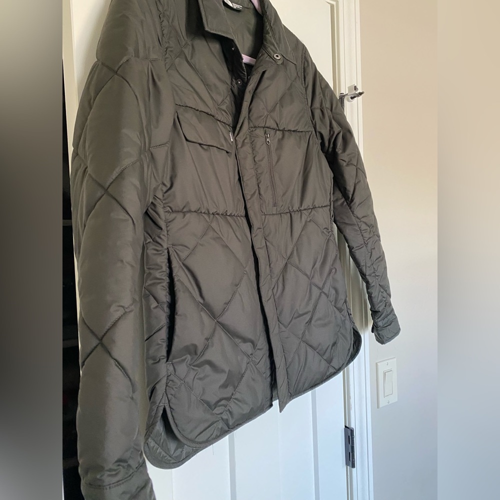 The North Face women’s forest green jacket - Picture 2 of 9